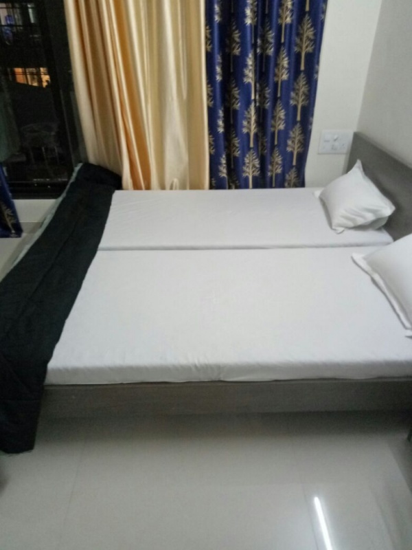 Bandra daily to monthly serviced room apartments near Lilavati hospital Research centre